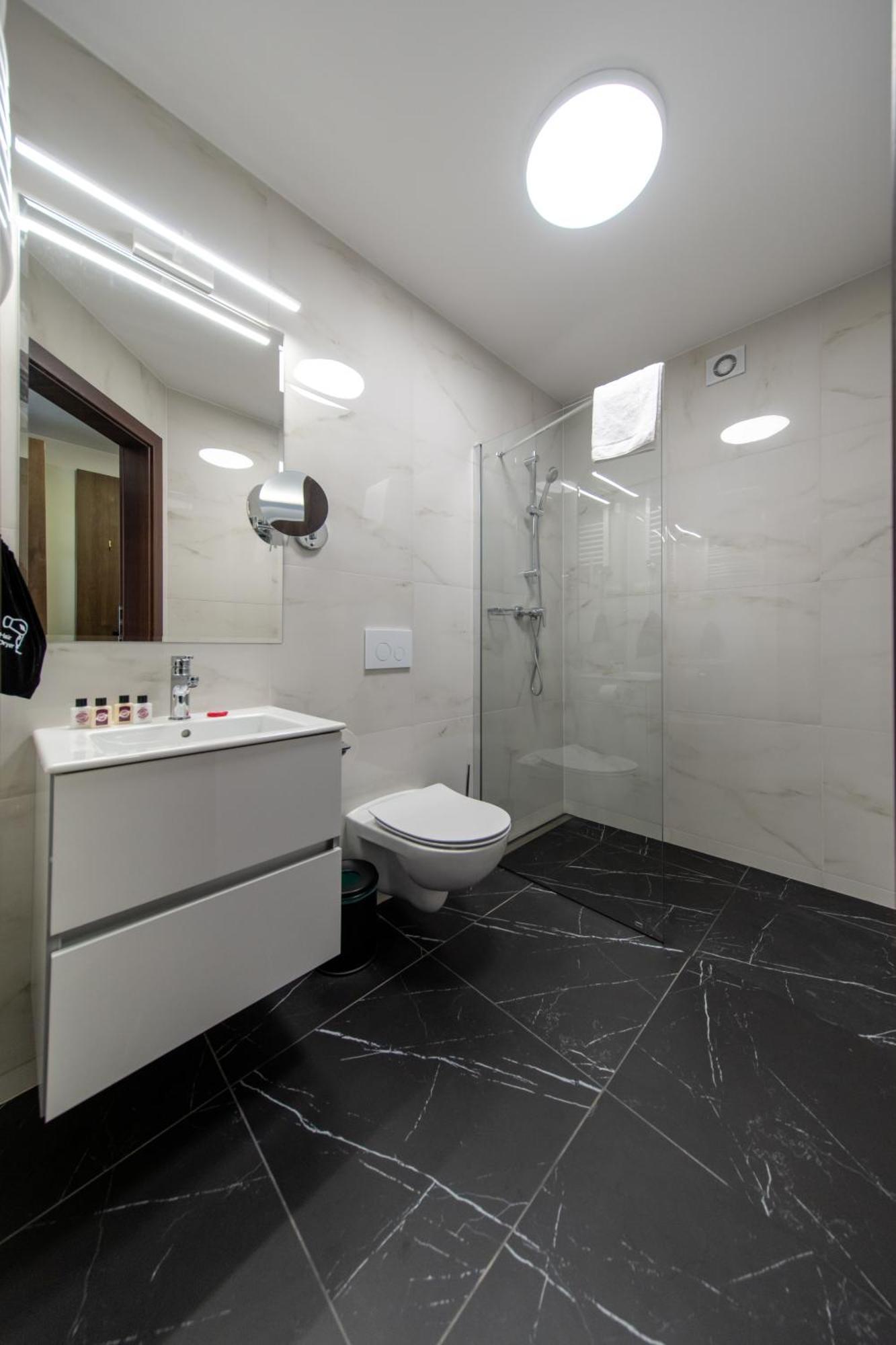 Sleep&Fly Okecie Warsaw Airport Bed and Breakfast Εξωτερικό φωτογραφία