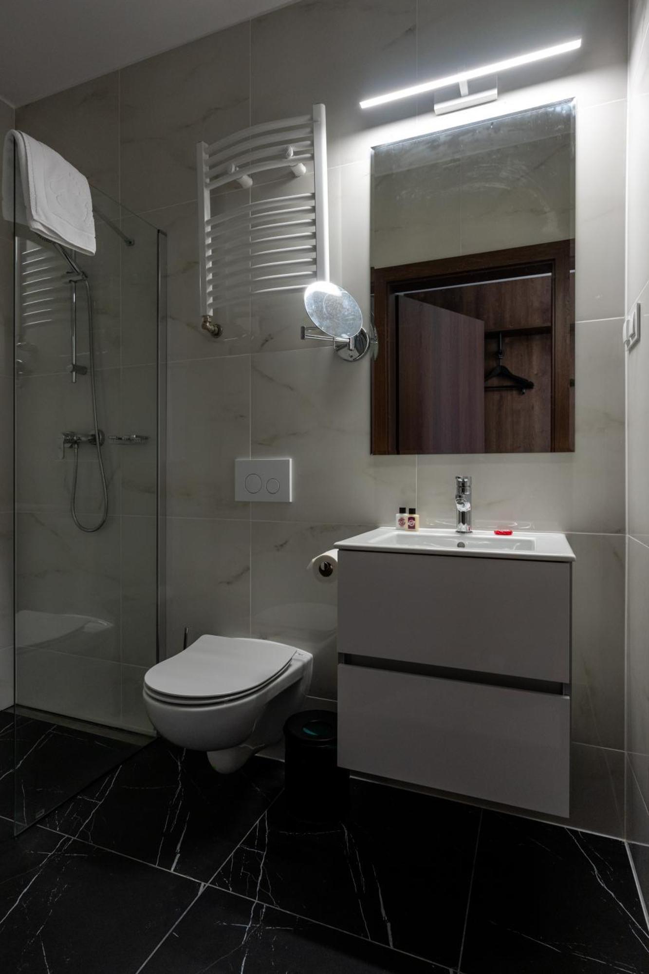 Sleep&Fly Okecie Warsaw Airport Bed and Breakfast Εξωτερικό φωτογραφία