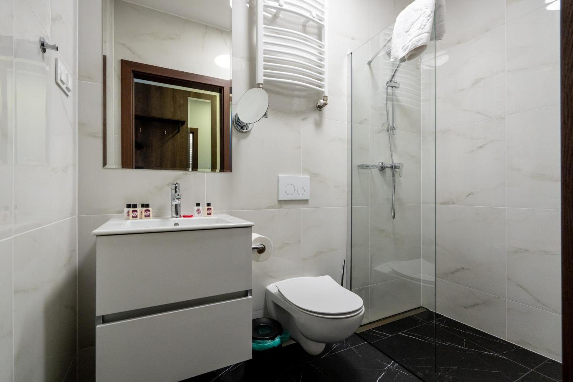 Sleep&Fly Okecie Warsaw Airport Bed and Breakfast Εξωτερικό φωτογραφία
