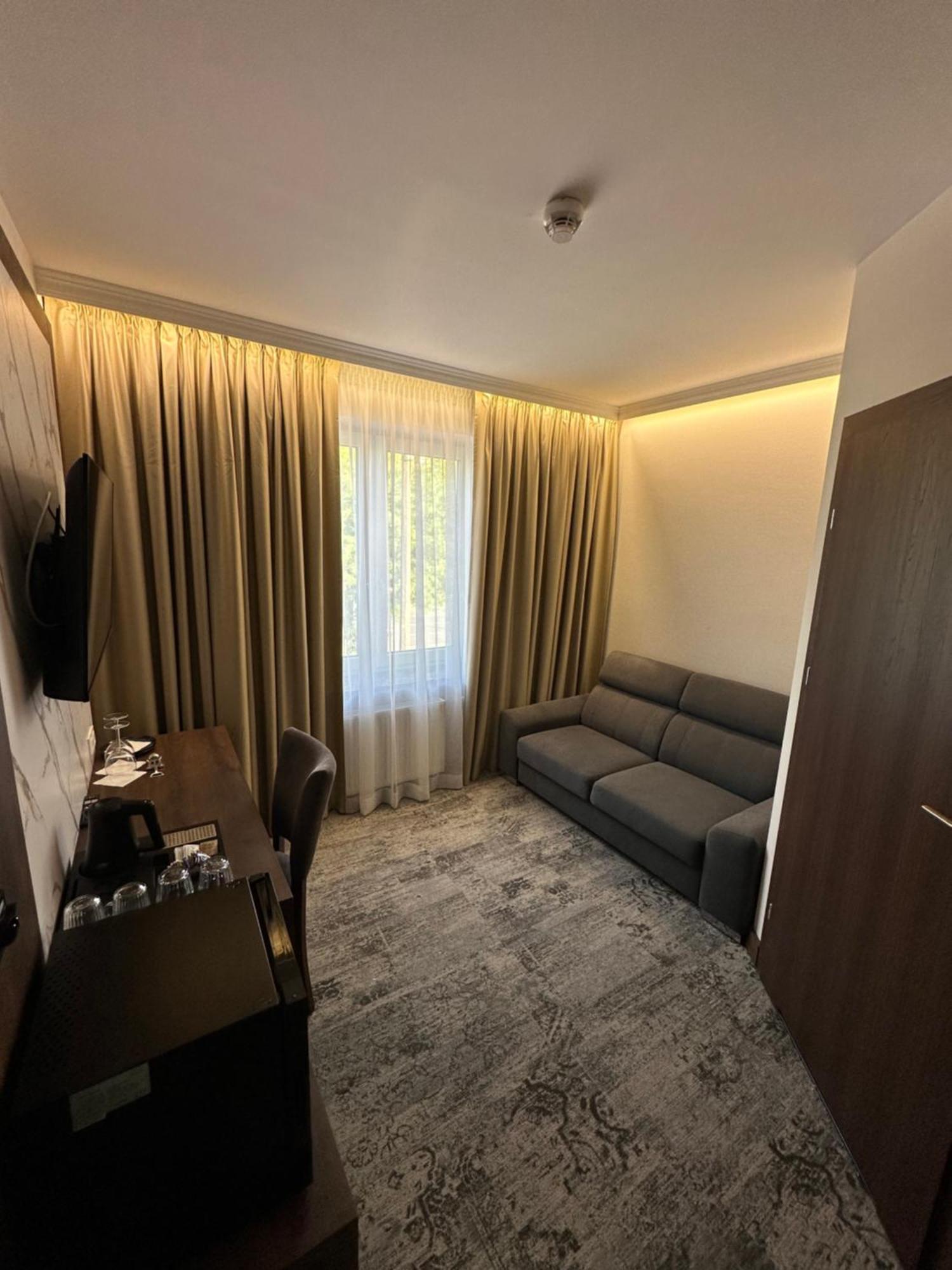 Sleep&Fly Okecie Warsaw Airport Bed and Breakfast Εξωτερικό φωτογραφία