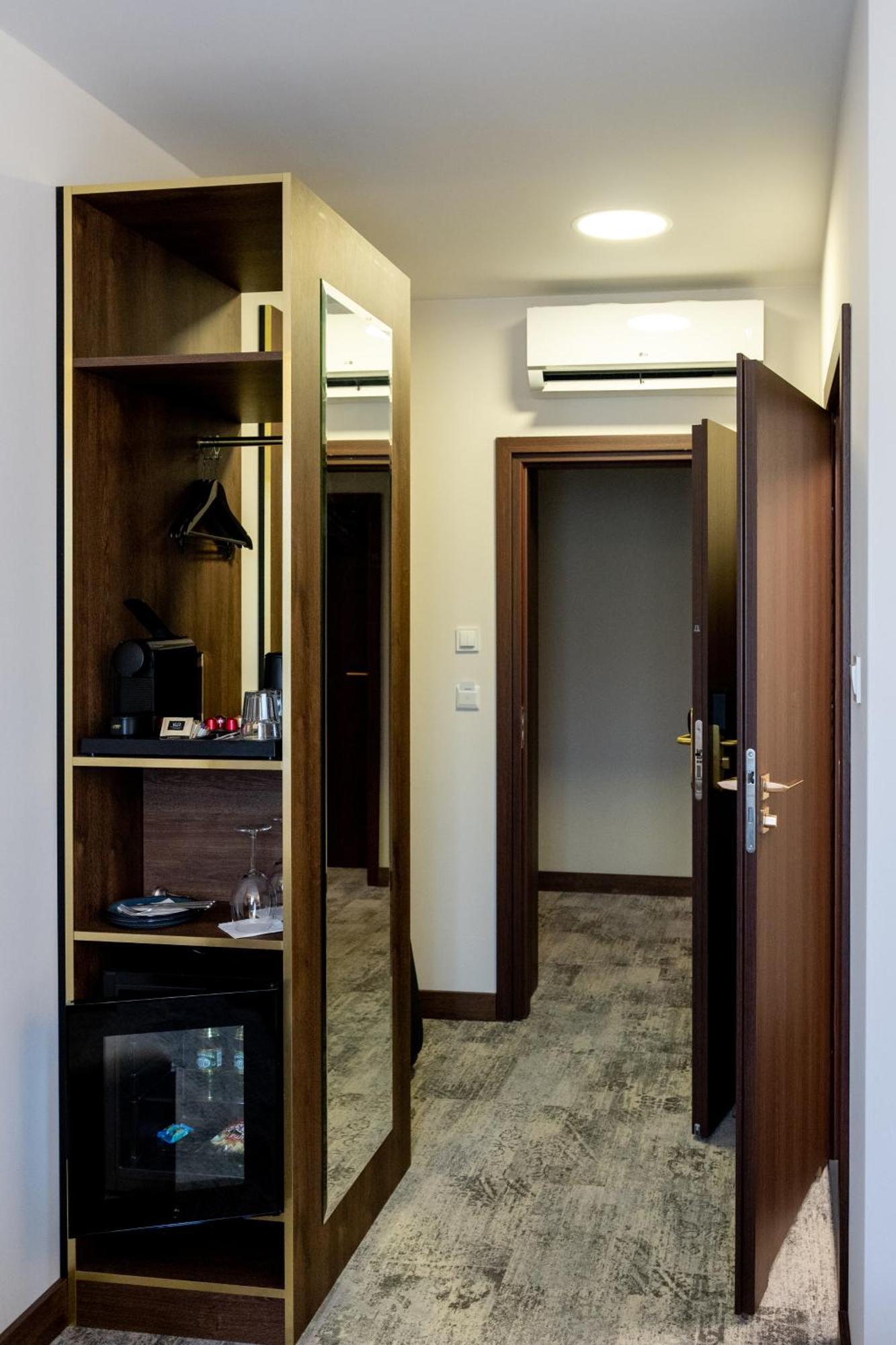 Sleep&Fly Okecie Warsaw Airport Bed and Breakfast Εξωτερικό φωτογραφία